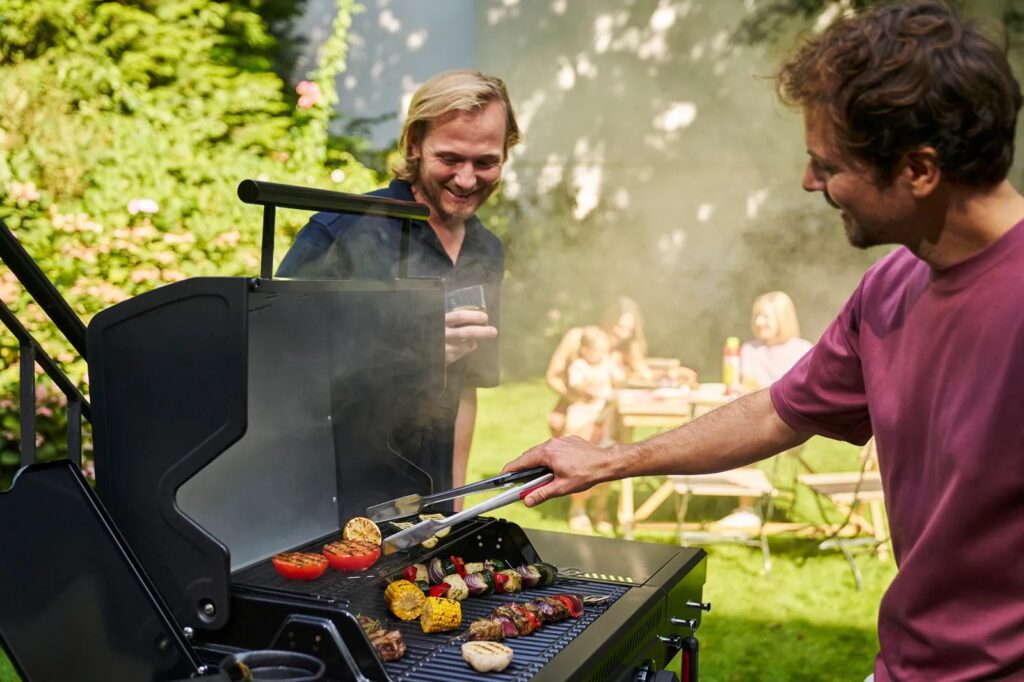 Char-Broil Essential 3 Burner Gas BBQ 4260547599870 2